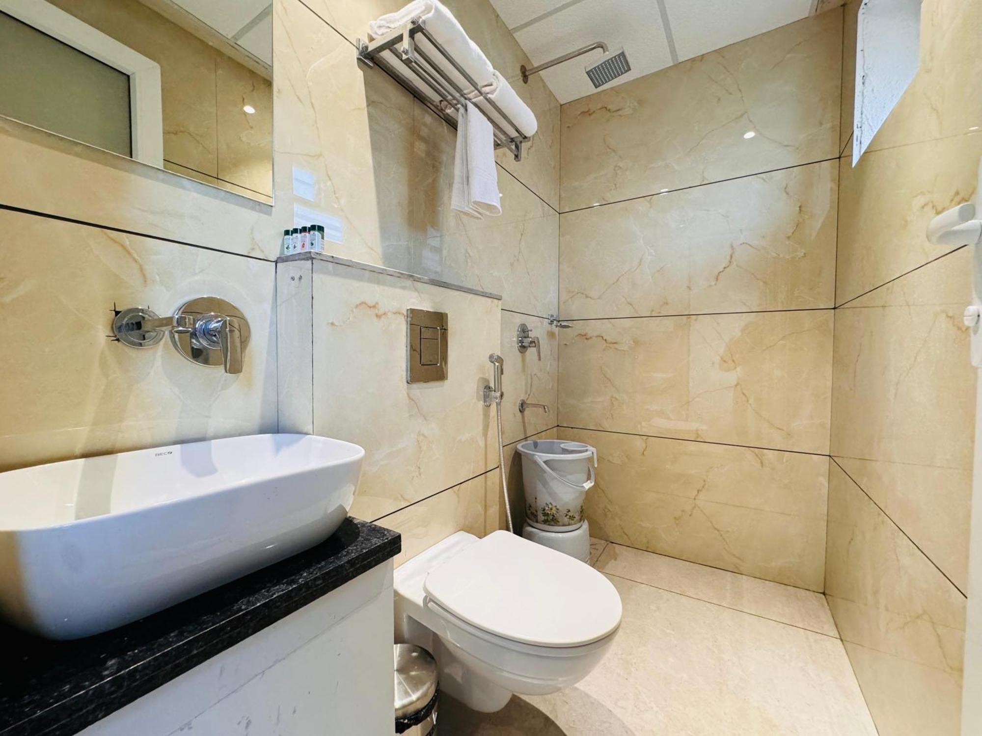 Hotel Rudhav Palace Ujjain Exteriör bild
