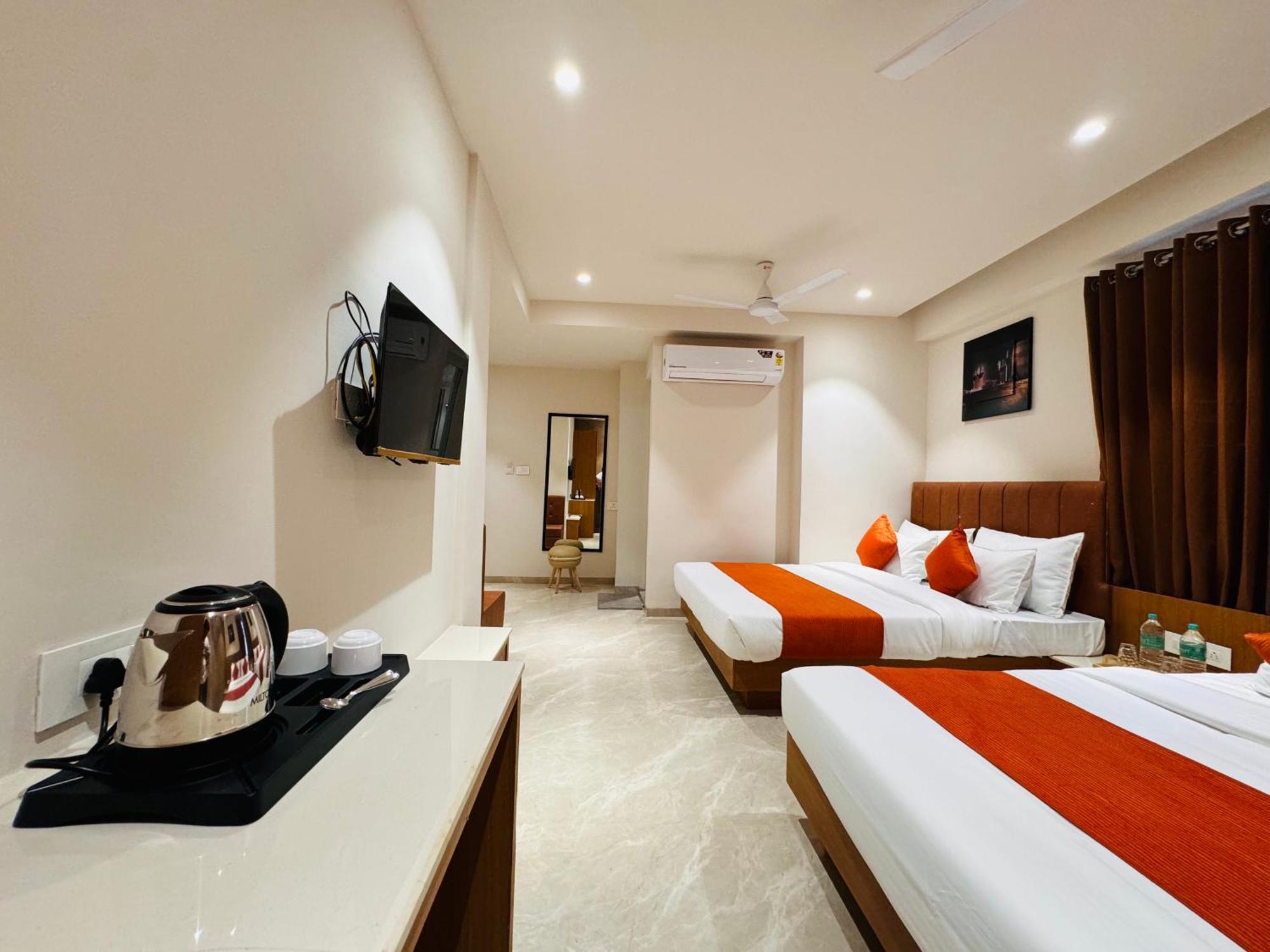 Hotel Rudhav Palace Ujjain Exteriör bild