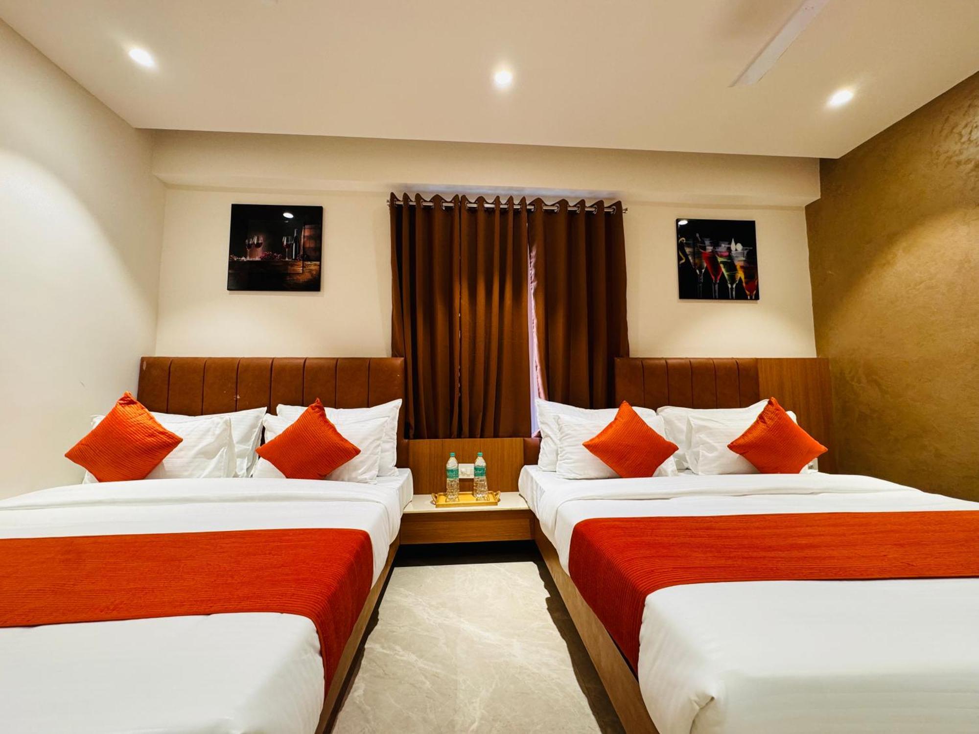 Hotel Rudhav Palace Ujjain Exteriör bild