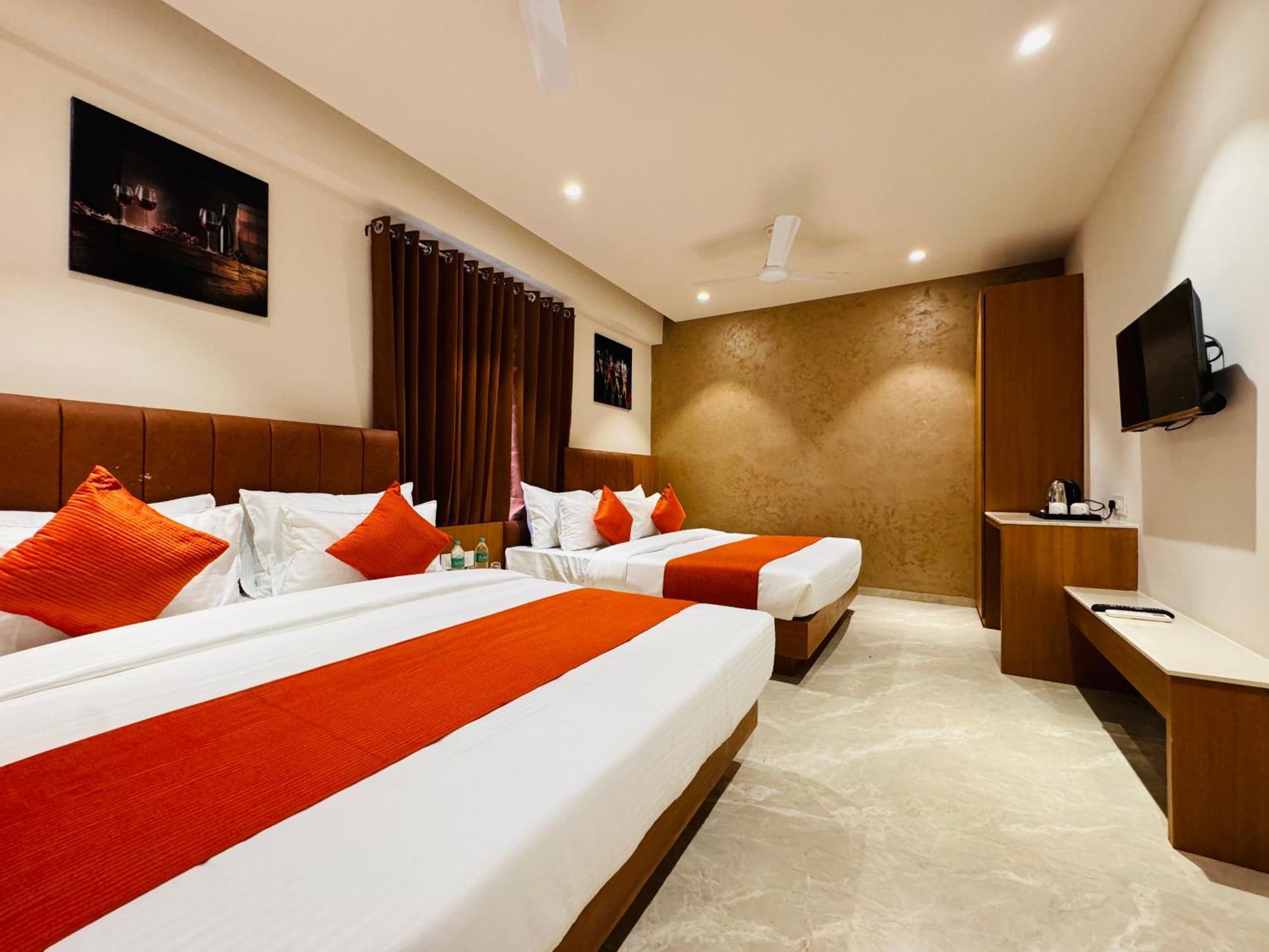 Hotel Rudhav Palace Ujjain Exteriör bild