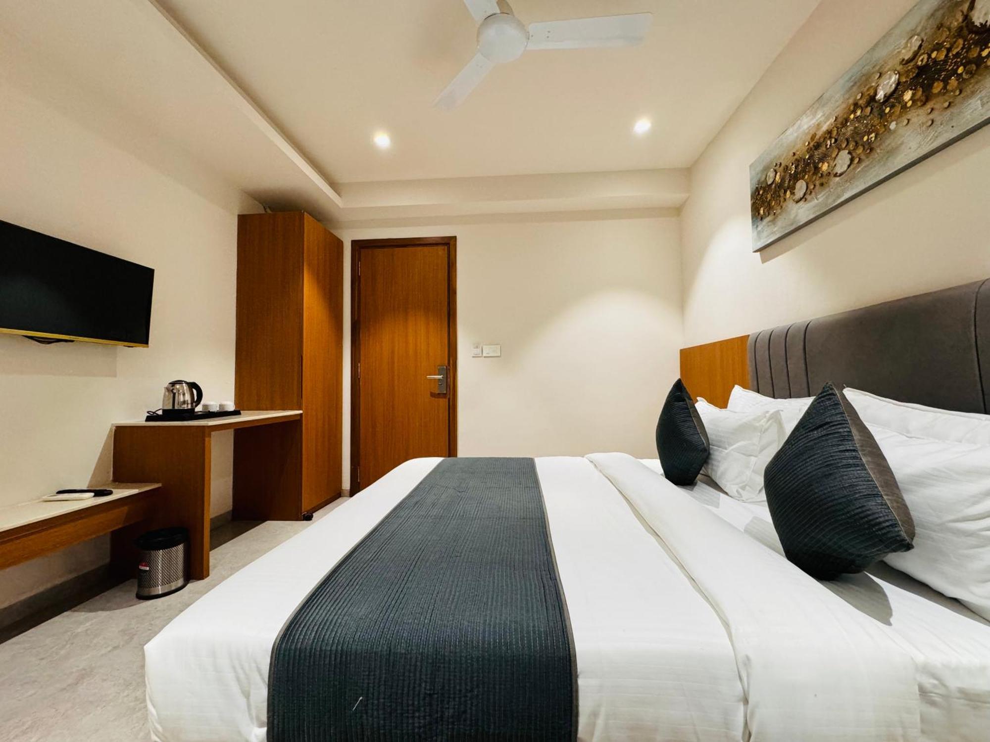 Hotel Rudhav Palace Ujjain Exteriör bild