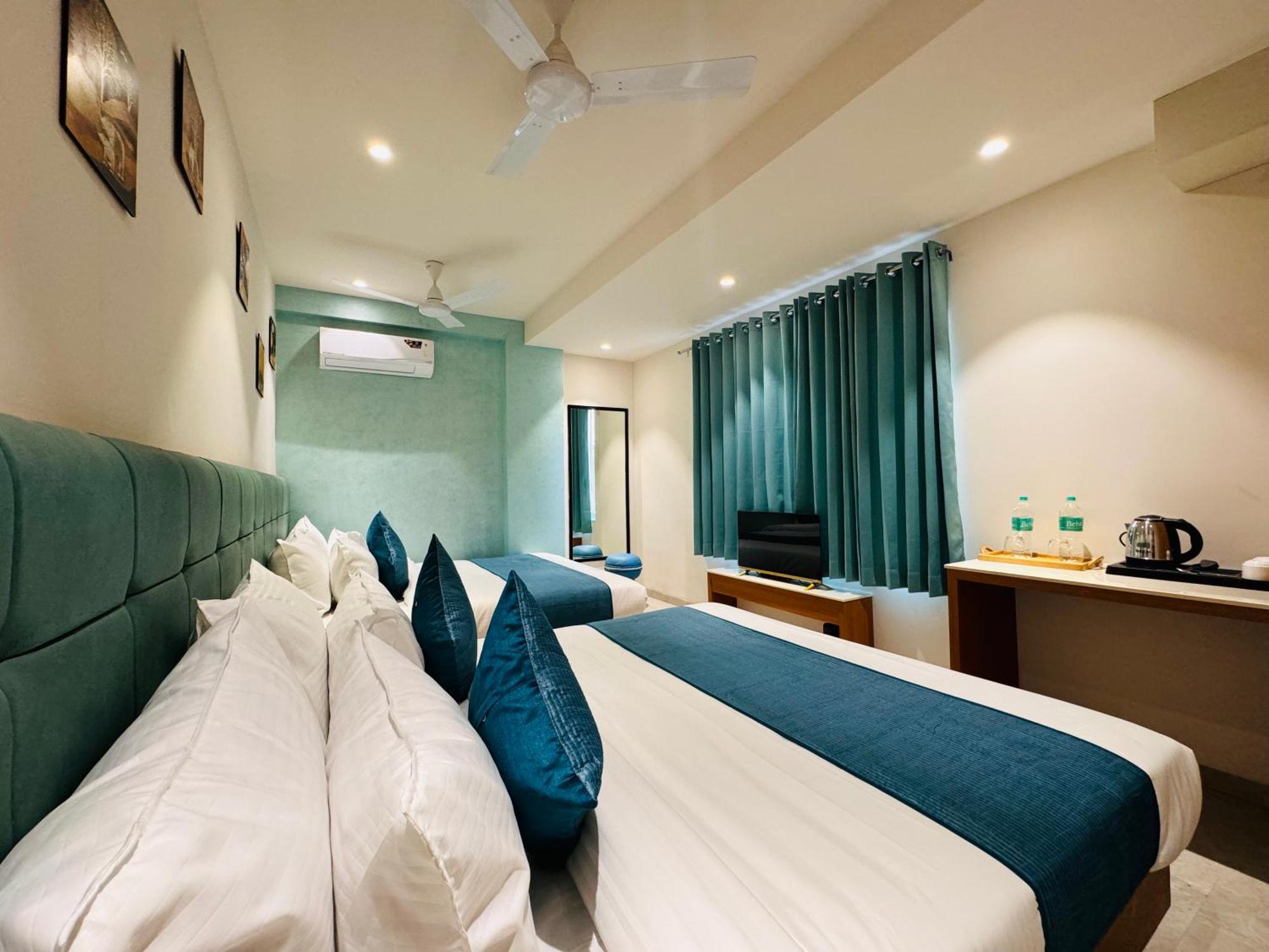 Hotel Rudhav Palace Ujjain Exteriör bild