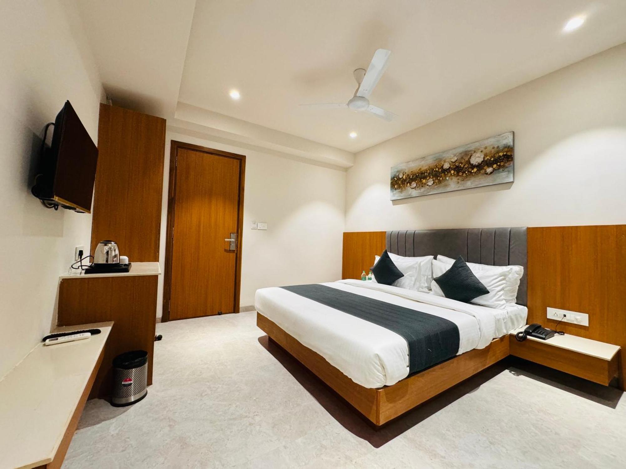 Hotel Rudhav Palace Ujjain Exteriör bild